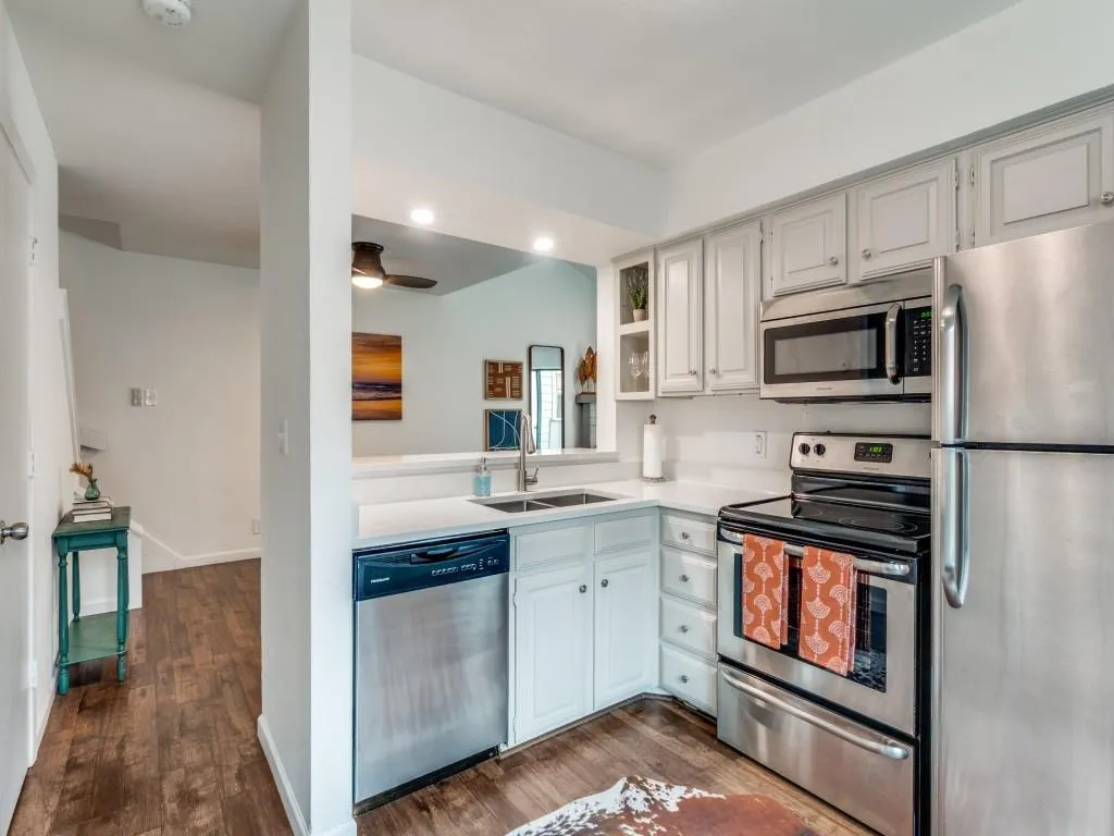 5200 Martel Avenue, #6Q