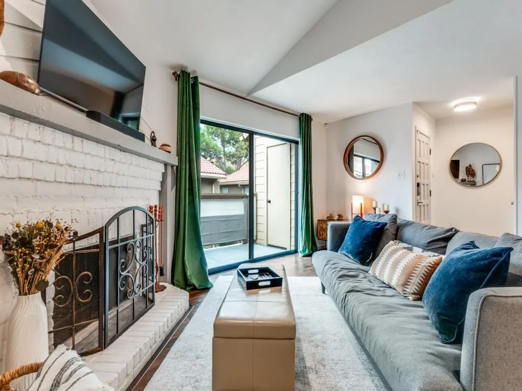 5200 Martel Avenue, #6Q