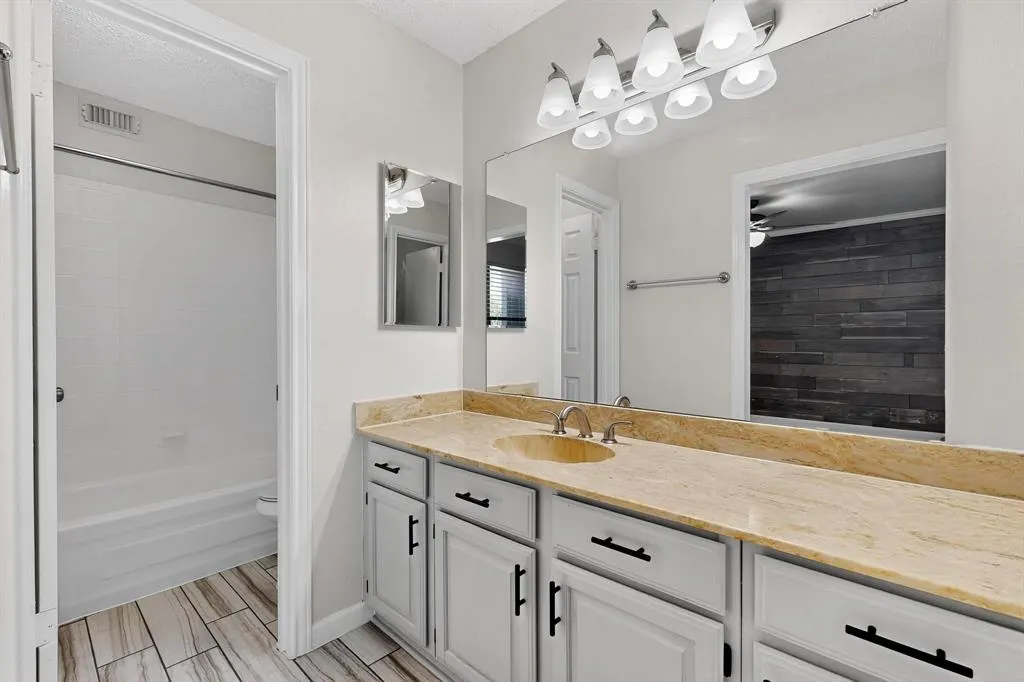 5840 Spring Valley Road, #810