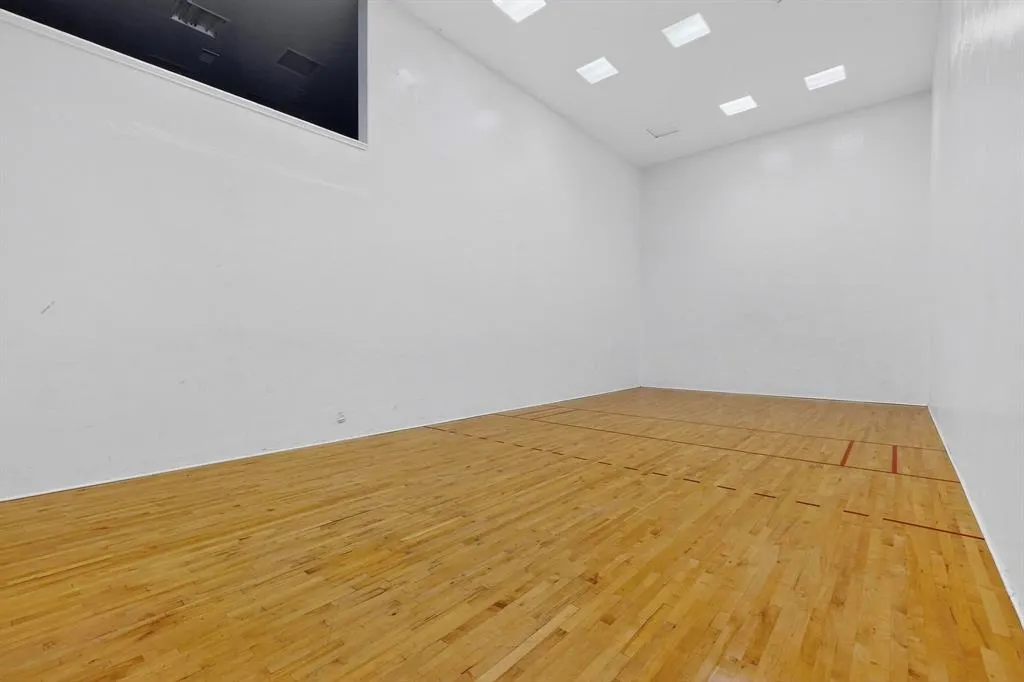 5840 Spring Valley Road, #810