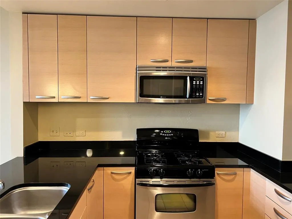 1200 Main Street, #1705