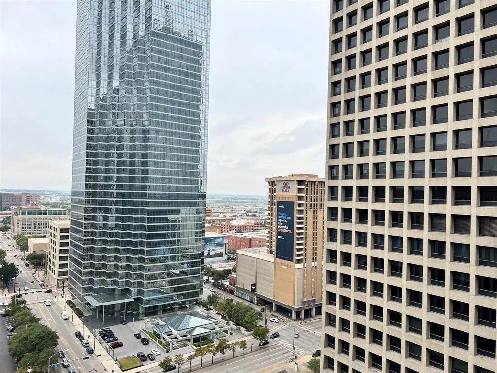 1200 Main Street, #1705