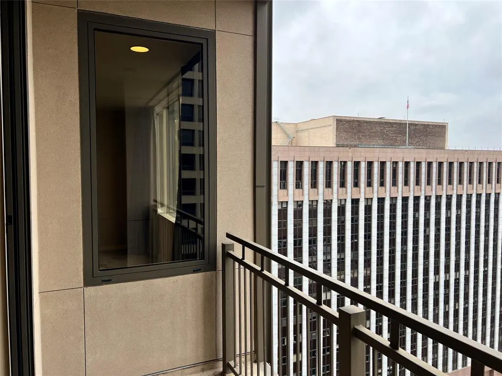 1200 Main Street, #1705