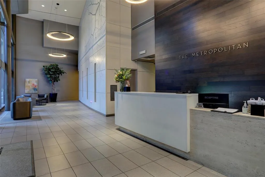 1200 Main Street, #1705