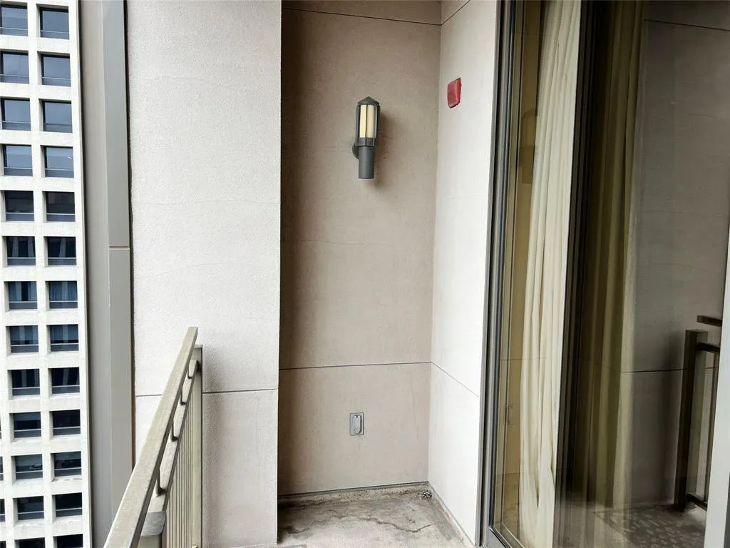 1200 Main Street, #1705