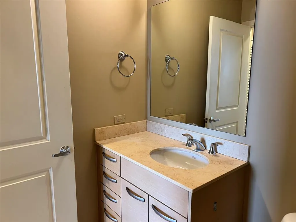 1200 Main Street, #1705