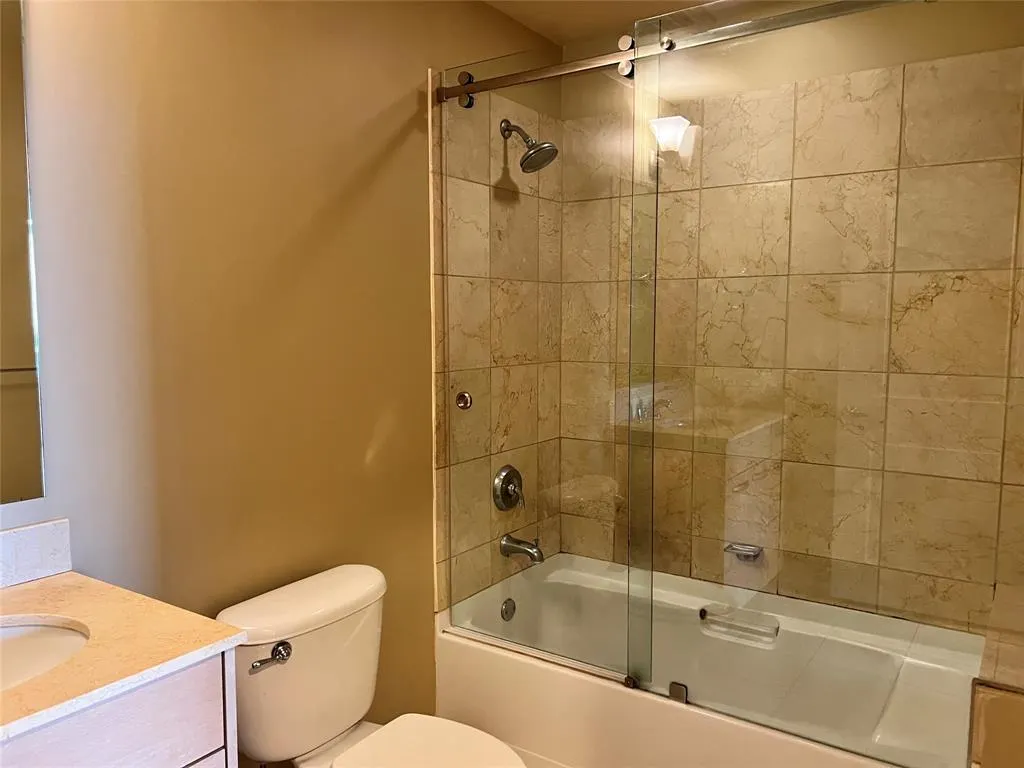 1200 Main Street, #1705