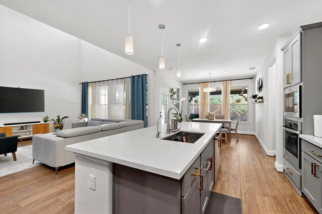 1717 Roadrunner Drive