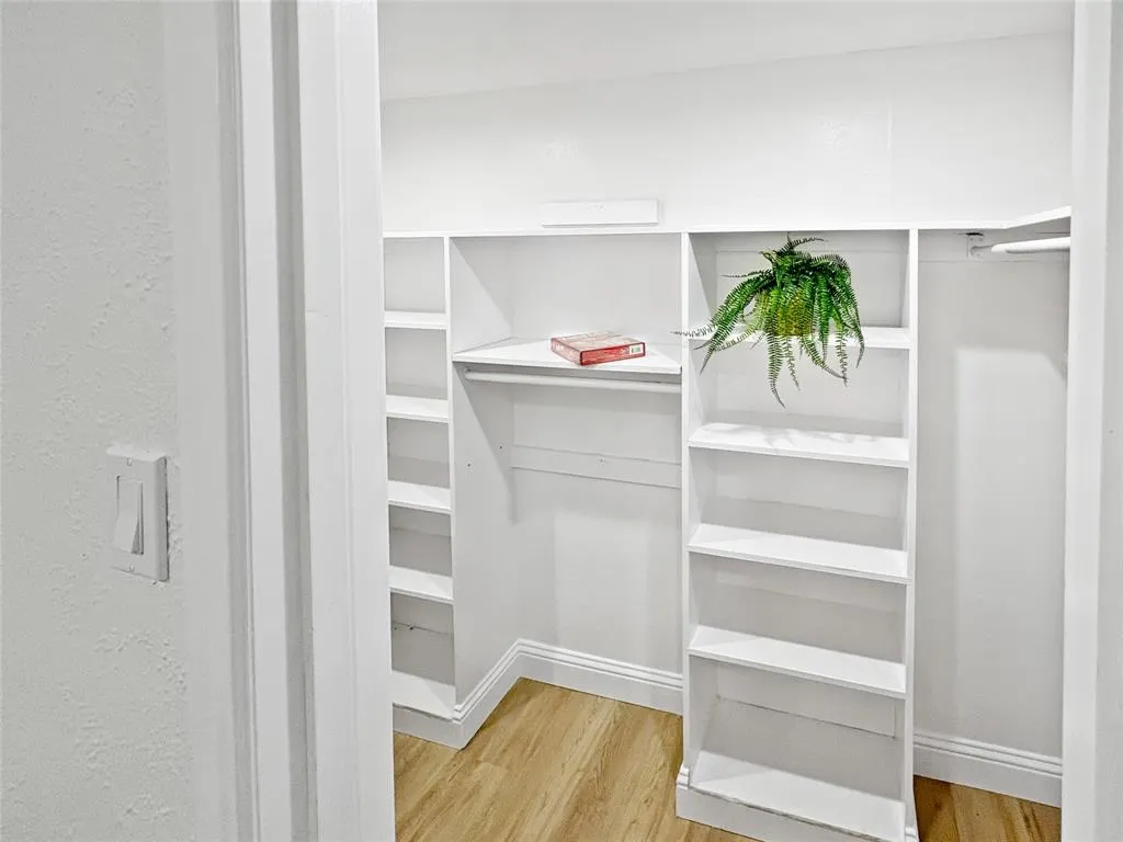 6772 E Northwest Highway