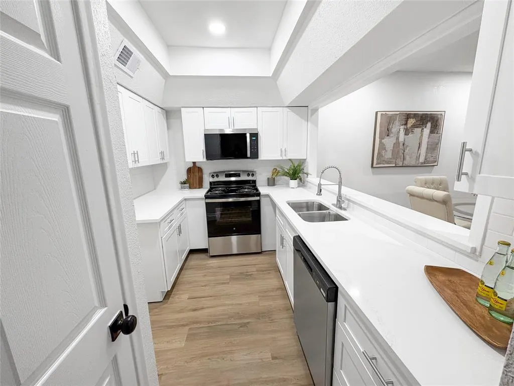 6772 E Northwest Highway