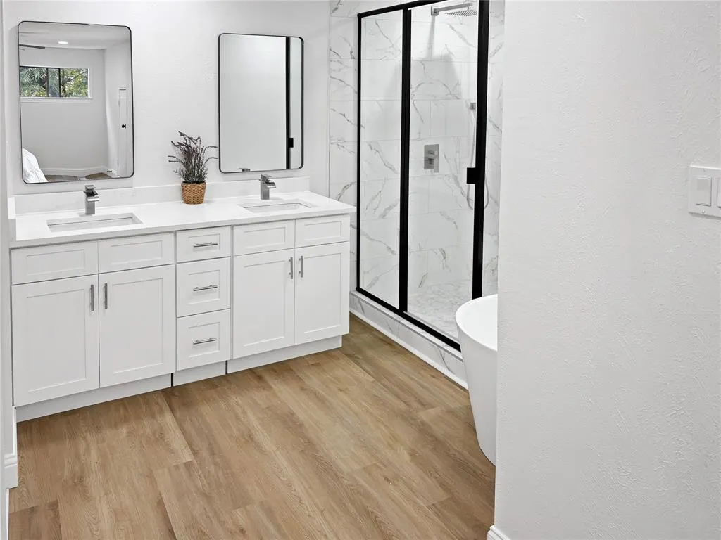 6772 E Northwest Highway