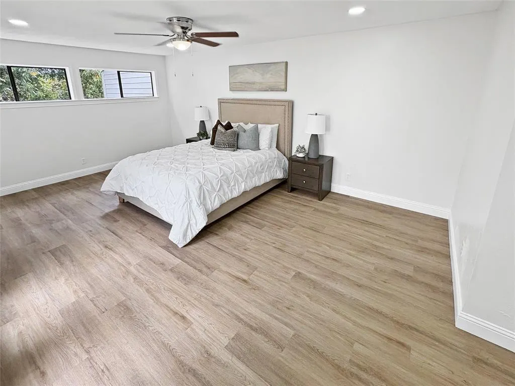 6772 E Northwest Highway