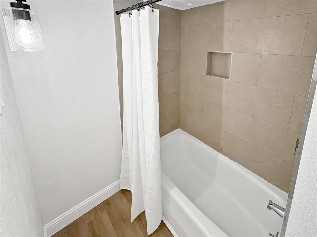 6772 E Northwest Highway