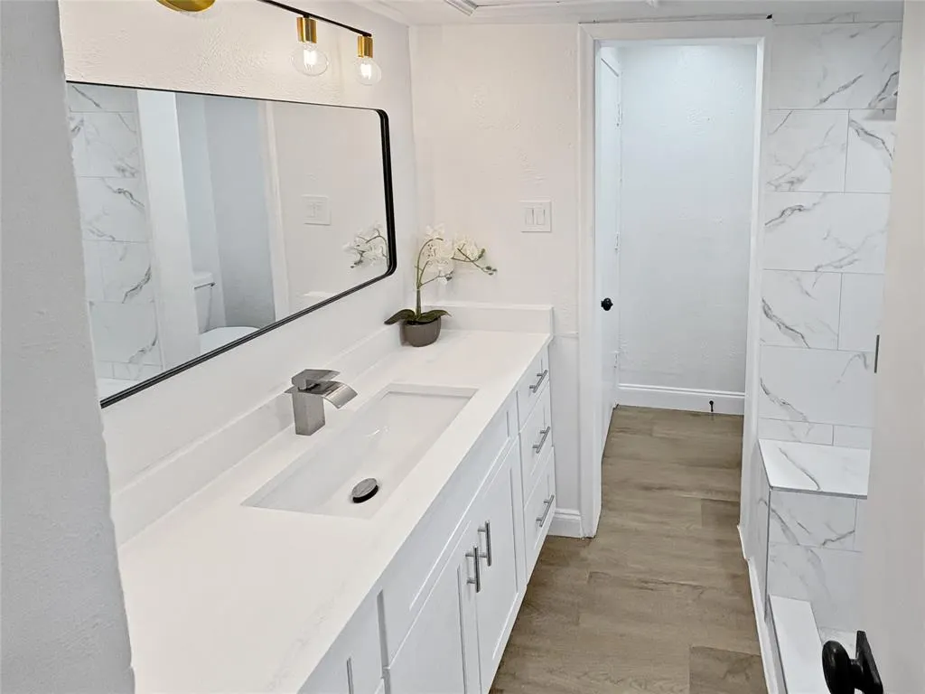 6772 E Northwest Highway