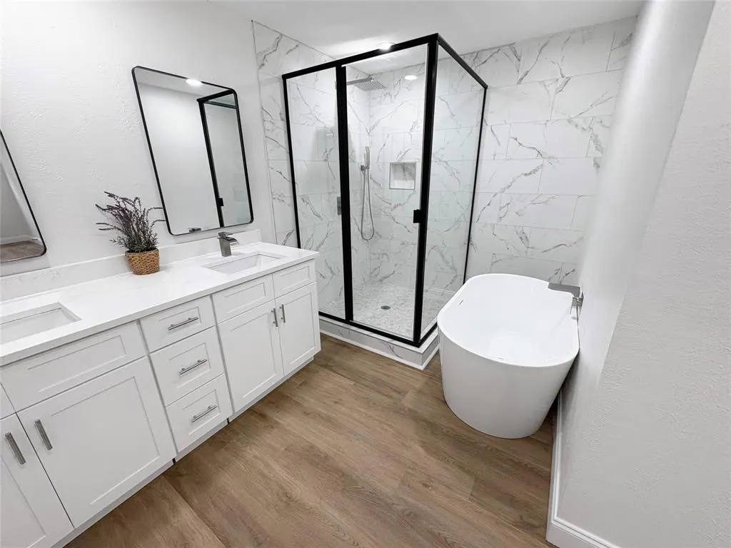 6772 E Northwest Highway