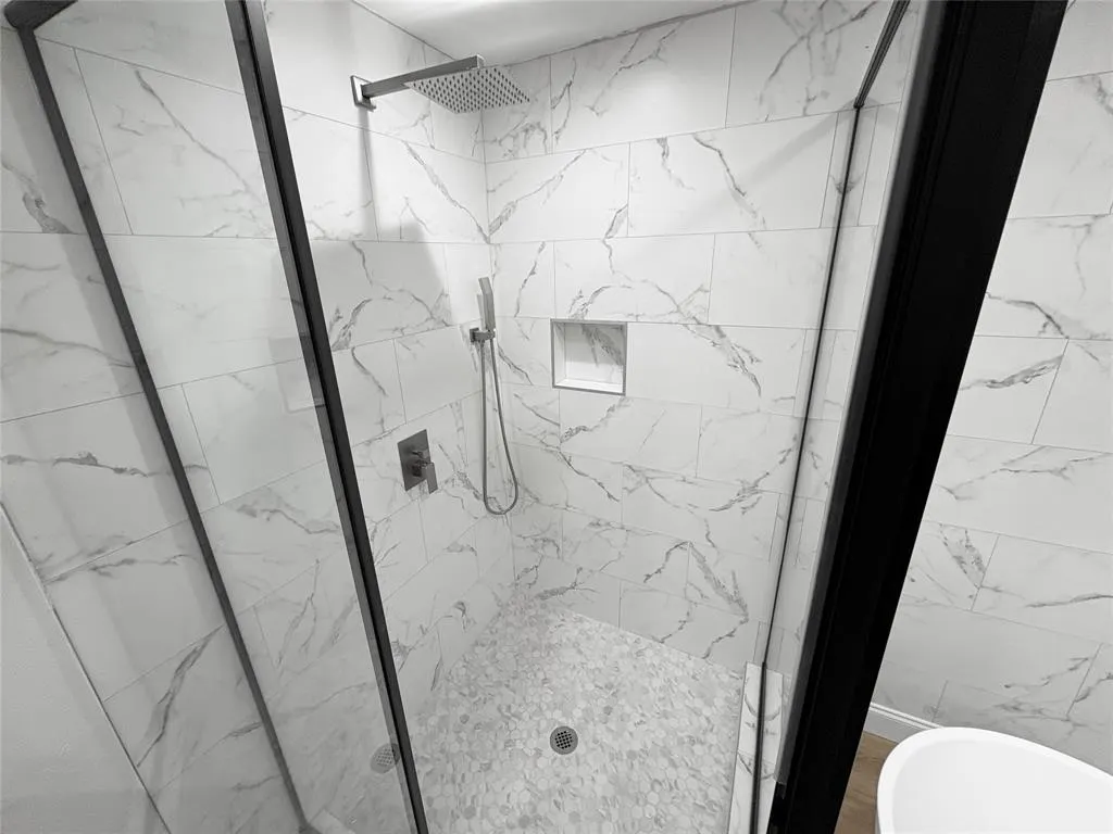 6772 E Northwest Highway