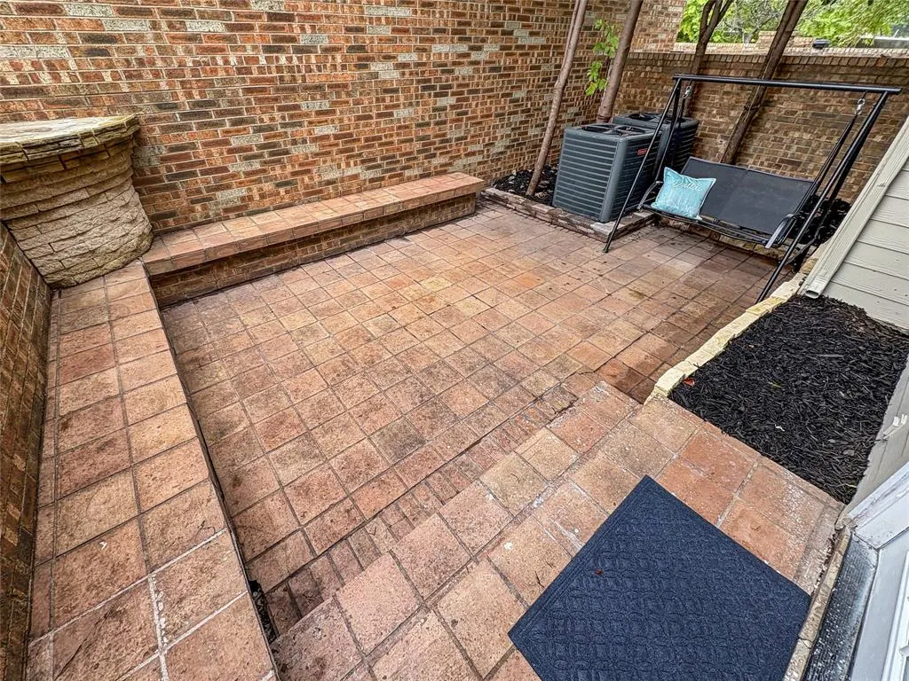 6772 E Northwest Highway