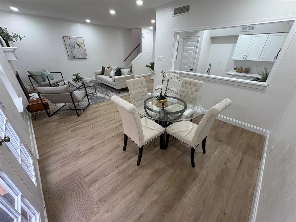 6772 E Northwest Highway