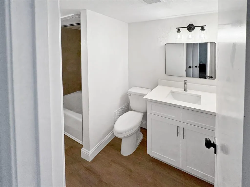 6772 E Northwest Highway