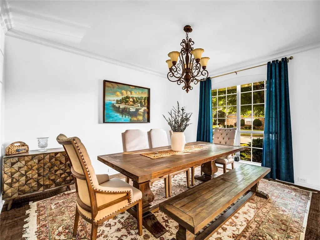 2117 White Rock Lane