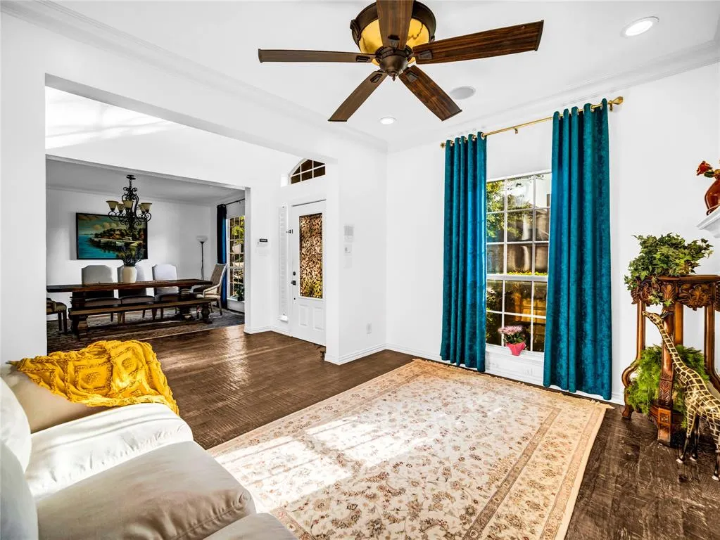 2117 White Rock Lane