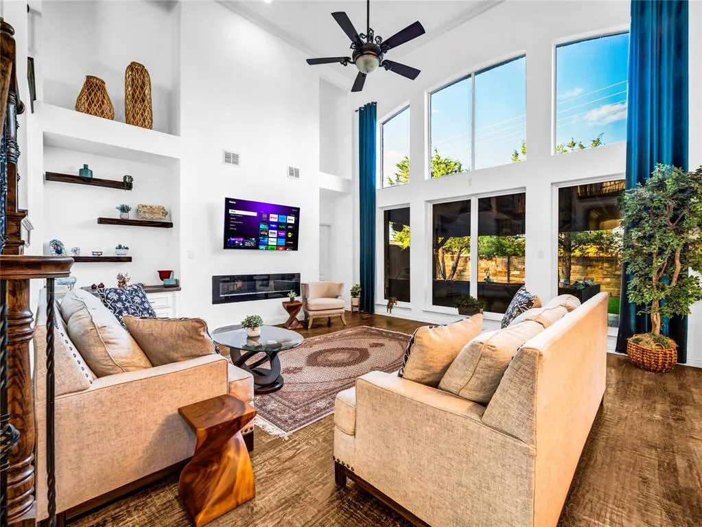 2117 White Rock Lane