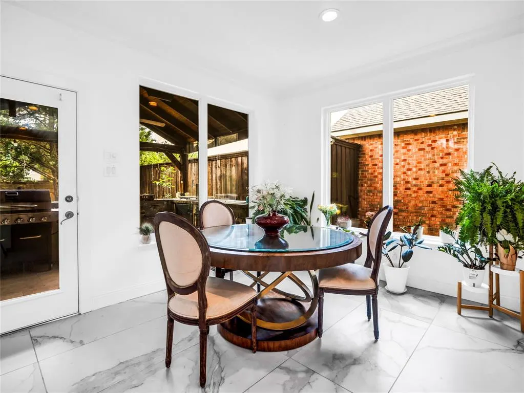 2117 White Rock Lane