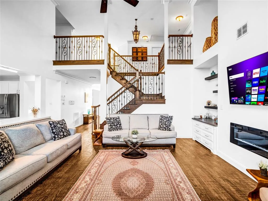 2117 White Rock Lane