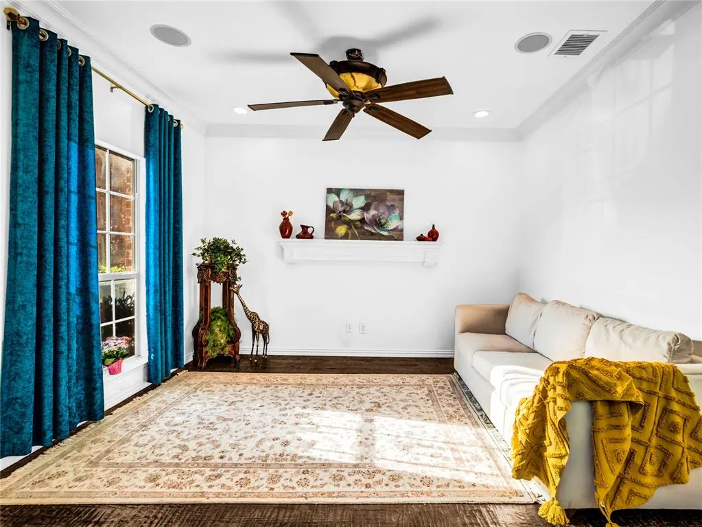 2117 White Rock Lane