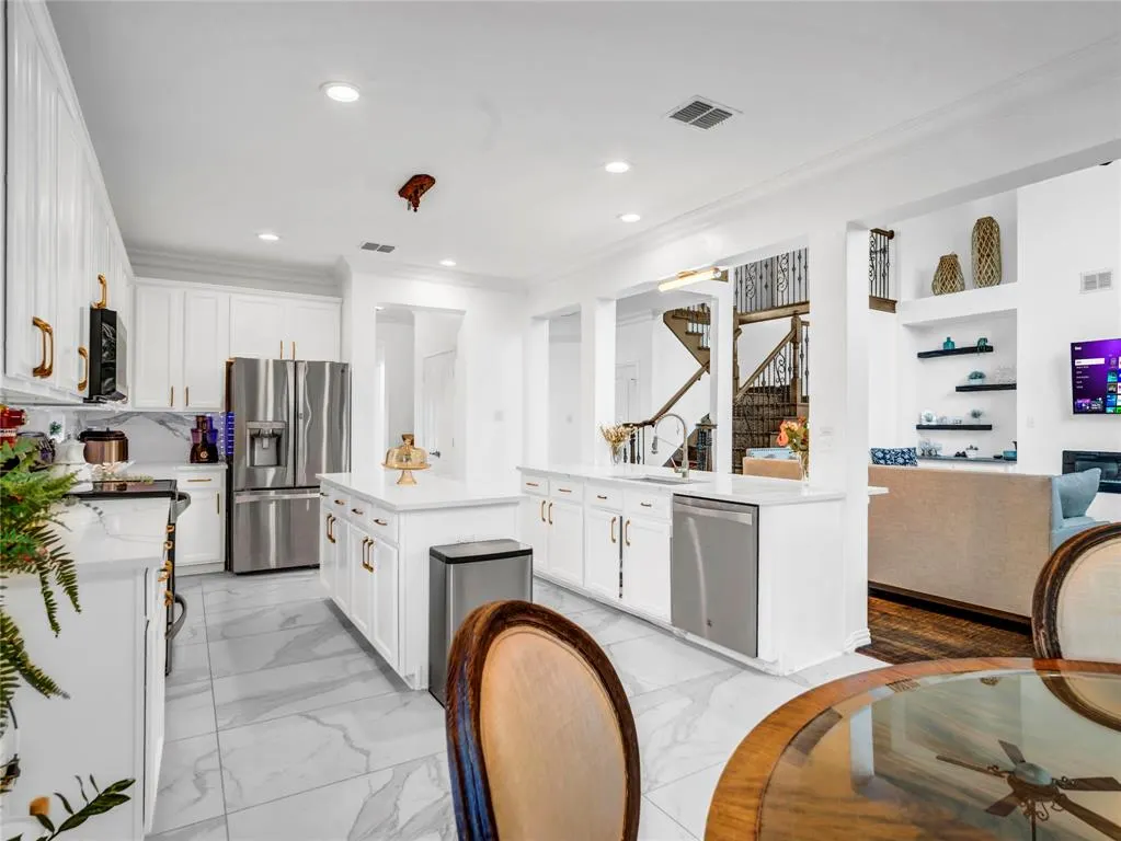 2117 White Rock Lane