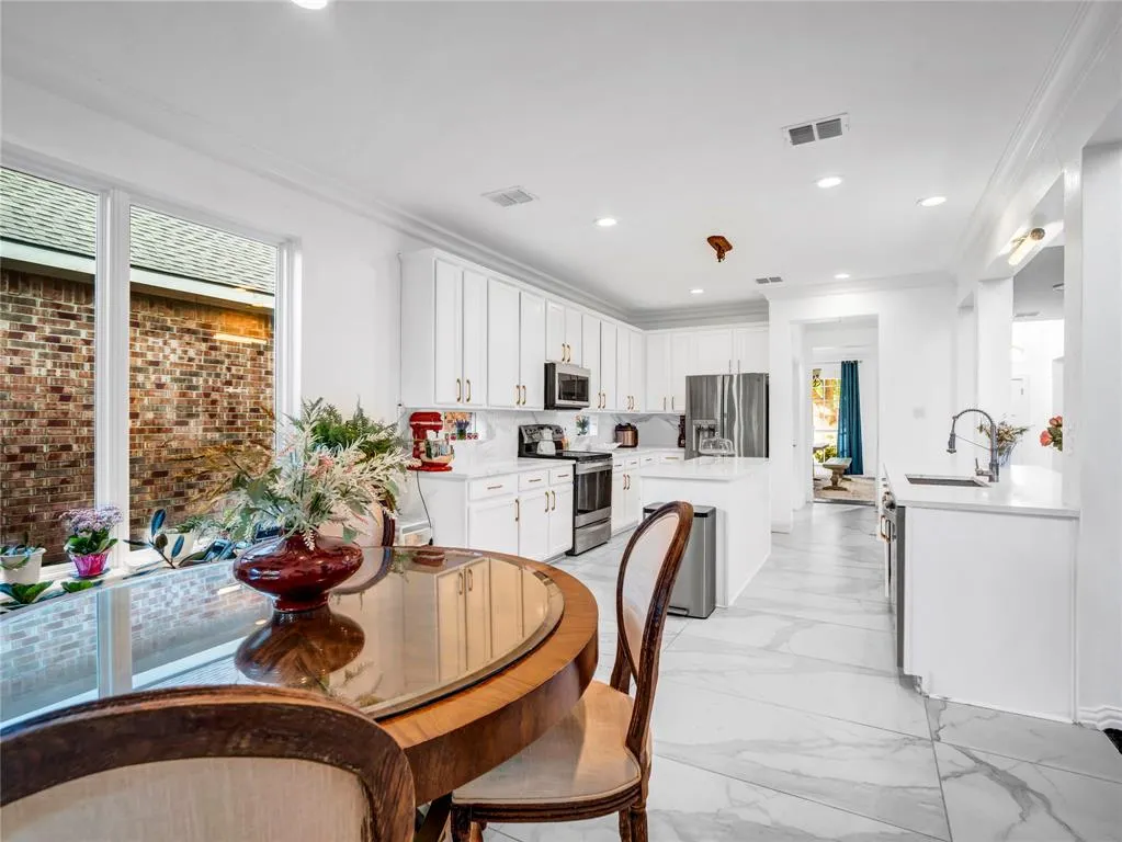 2117 White Rock Lane