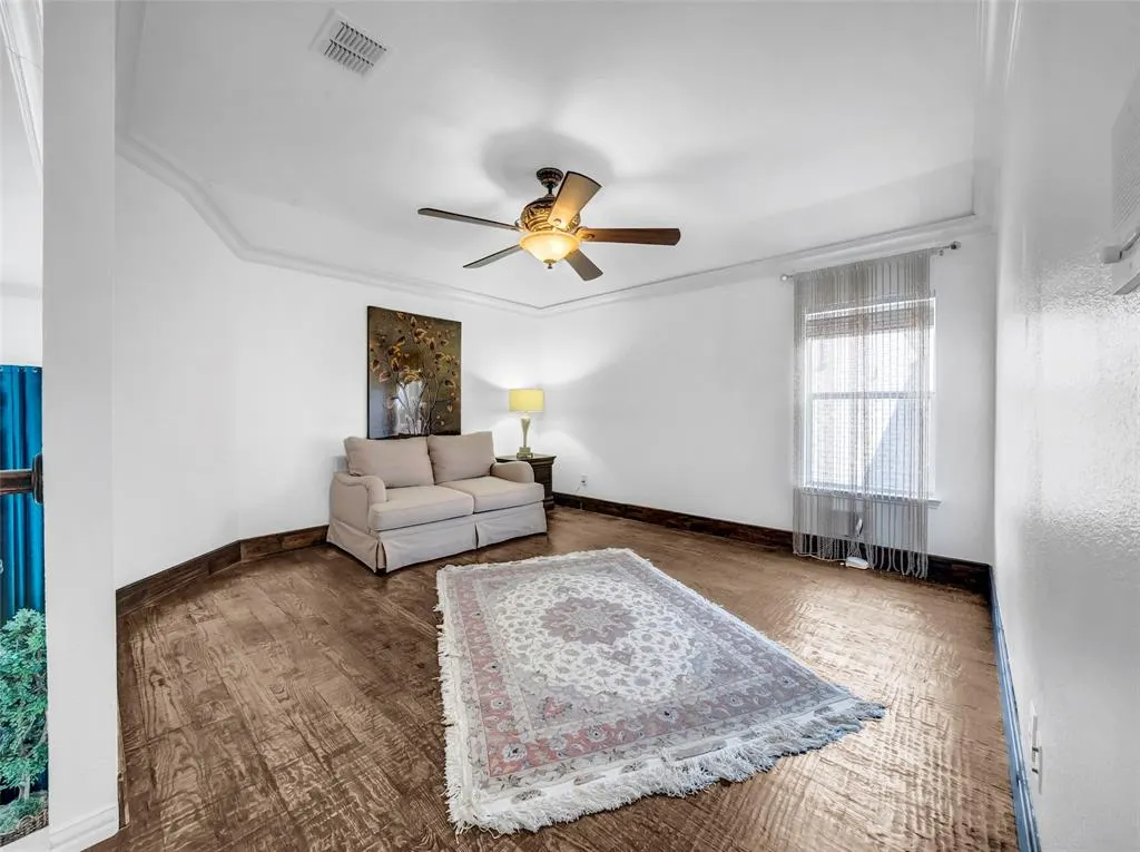 2117 White Rock Lane