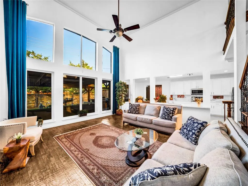 2117 White Rock Lane