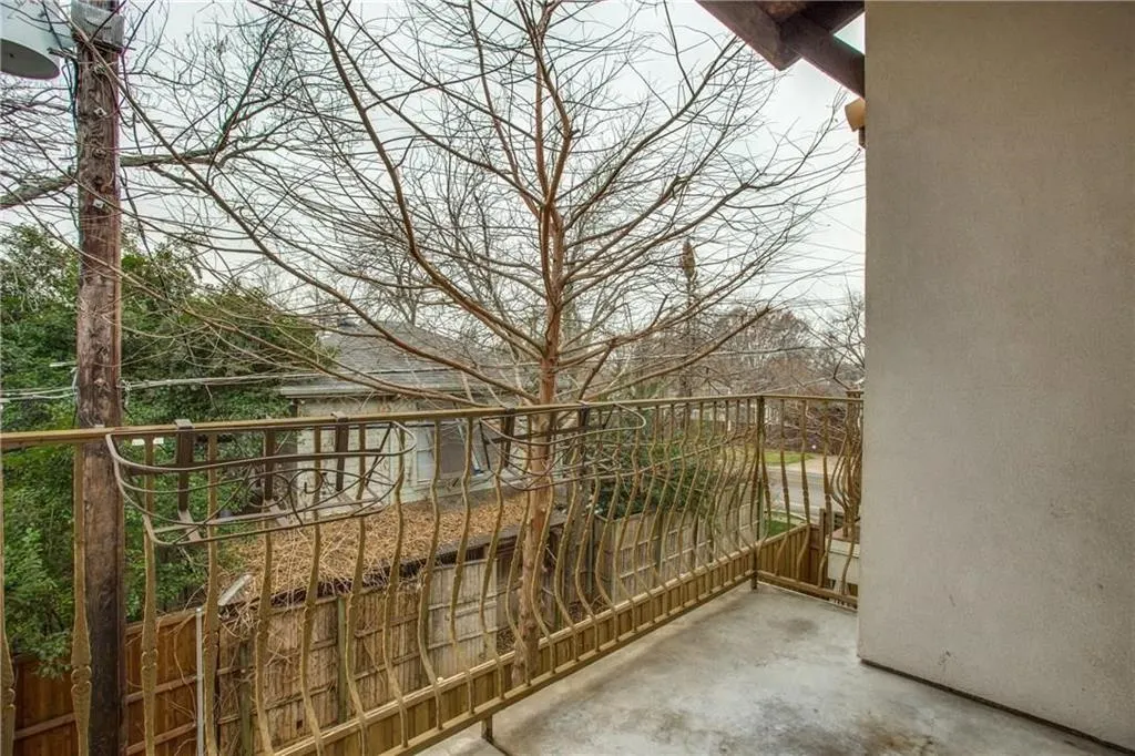 5800 Mccommas Boulevard, #A207