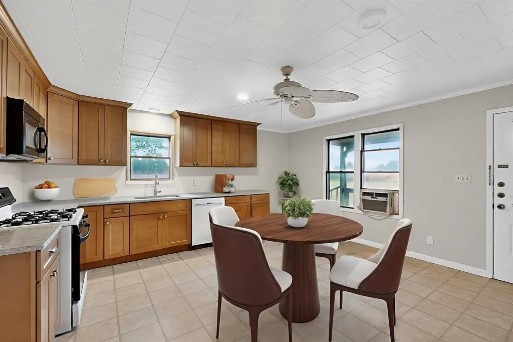 6585 County Road 179