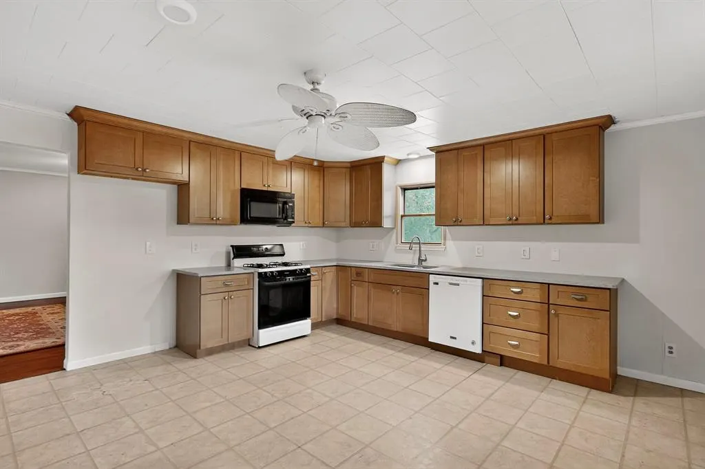 6585 County Road 179