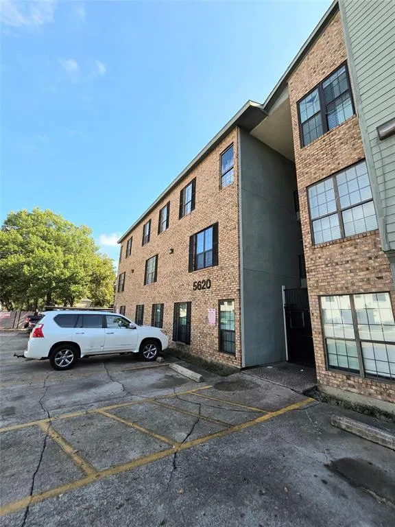 5620 Live Oak Street, #106
