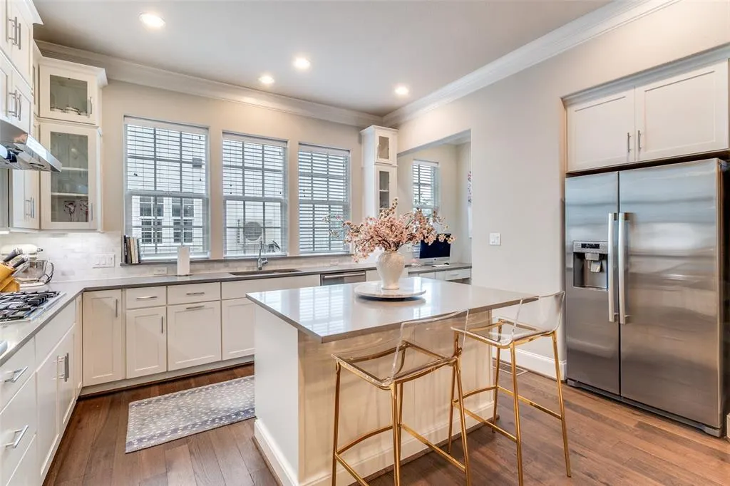 7333 Valley View Lane, #502