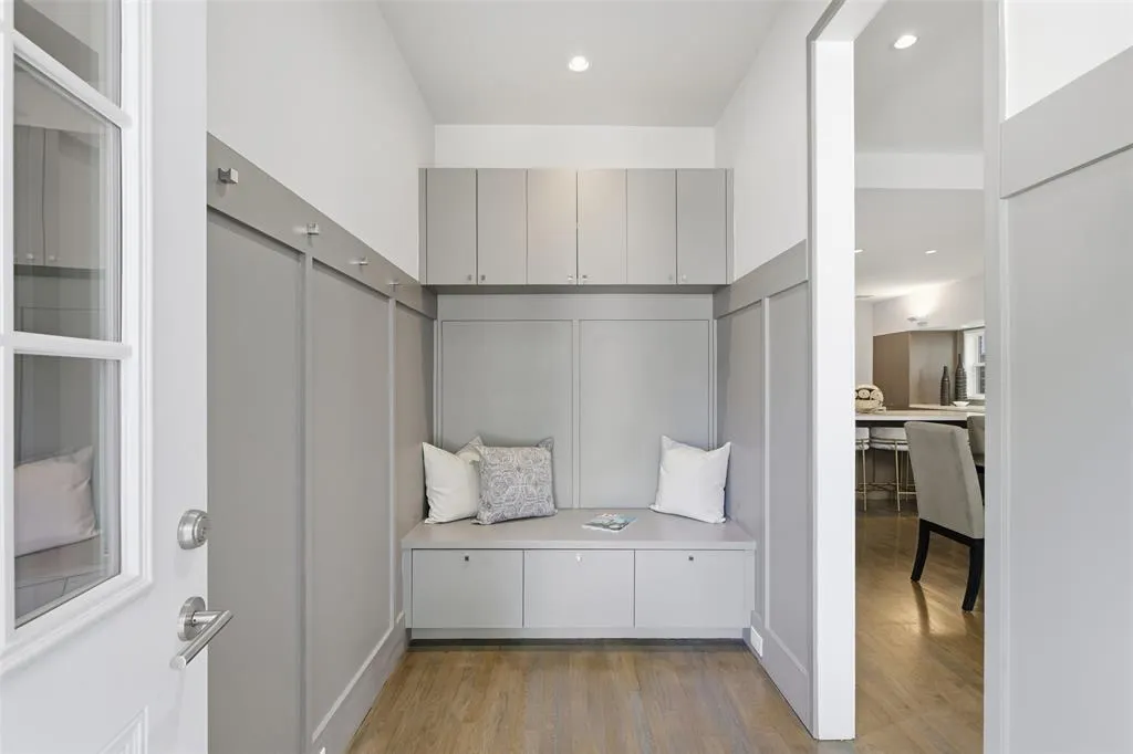 6911 Pasadena Avenue