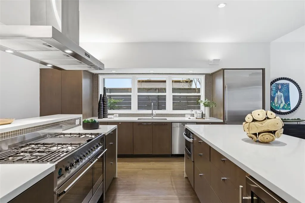 6911 Pasadena Avenue