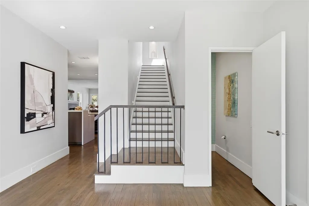 6911 Pasadena Avenue