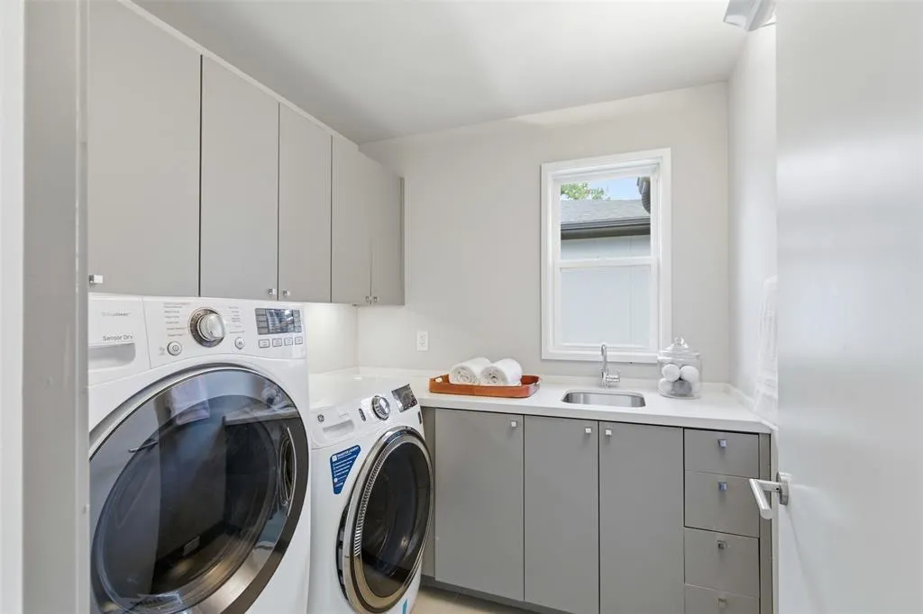 6911 Pasadena Avenue