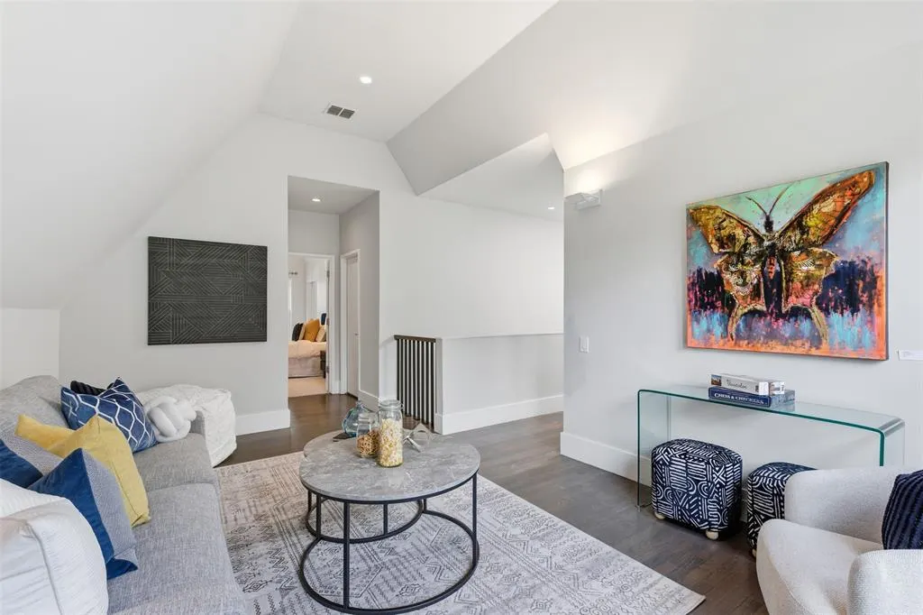 6911 Pasadena Avenue