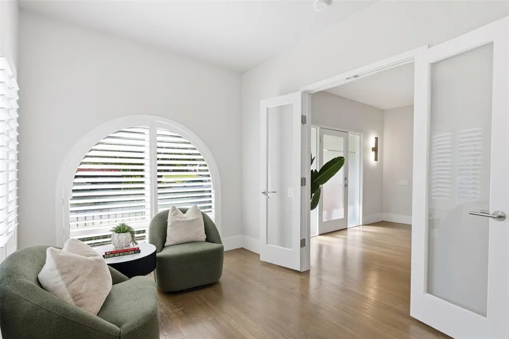 6911 Pasadena Avenue