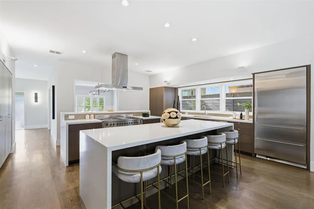 6911 Pasadena Avenue