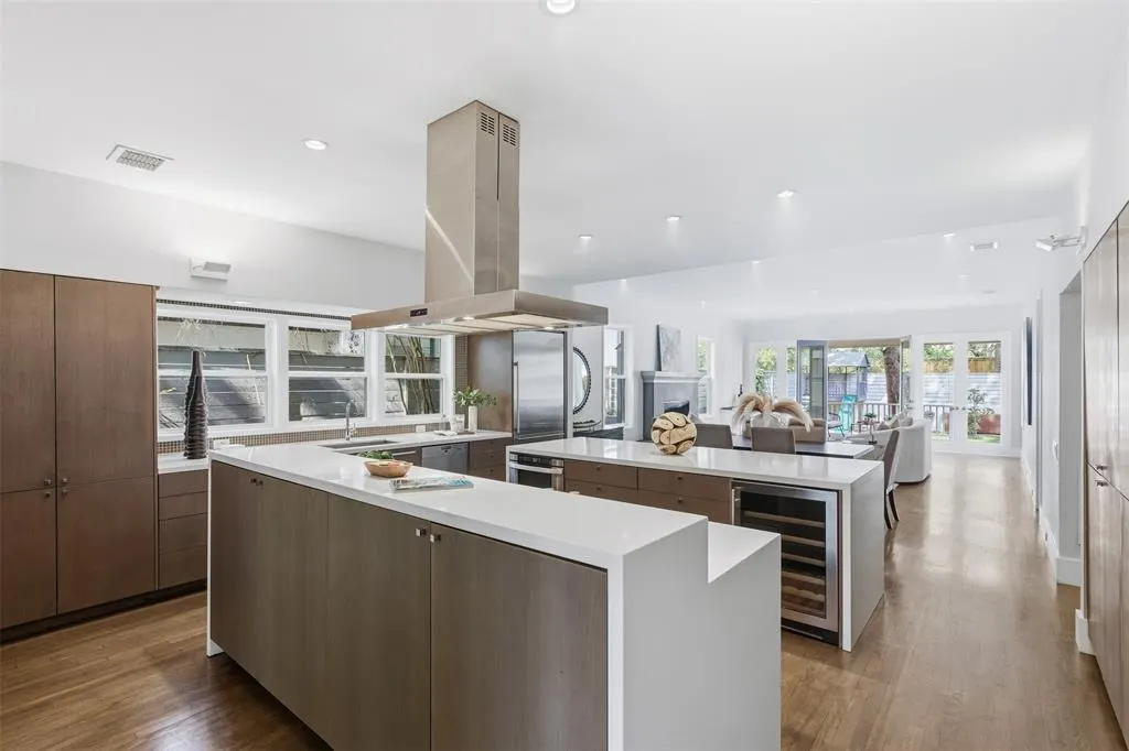 6911 Pasadena Avenue