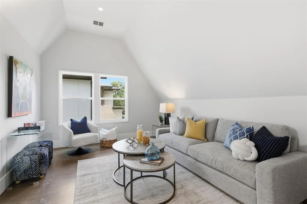 6911 Pasadena Avenue