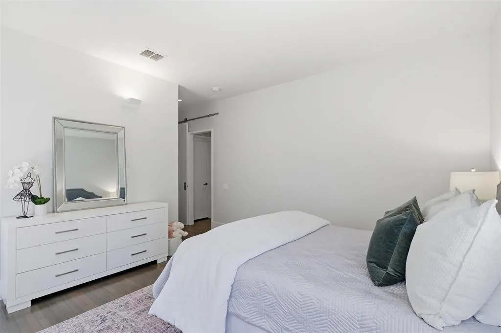 6911 Pasadena Avenue