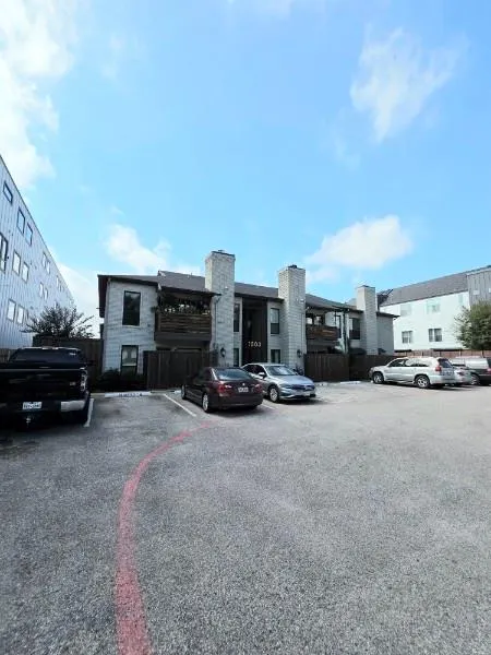 1503 N Garrett Avenue, #103