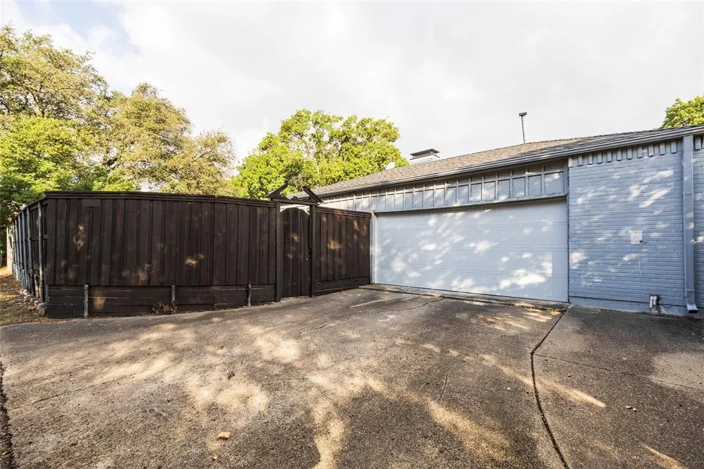 6954 Leameadow Drive